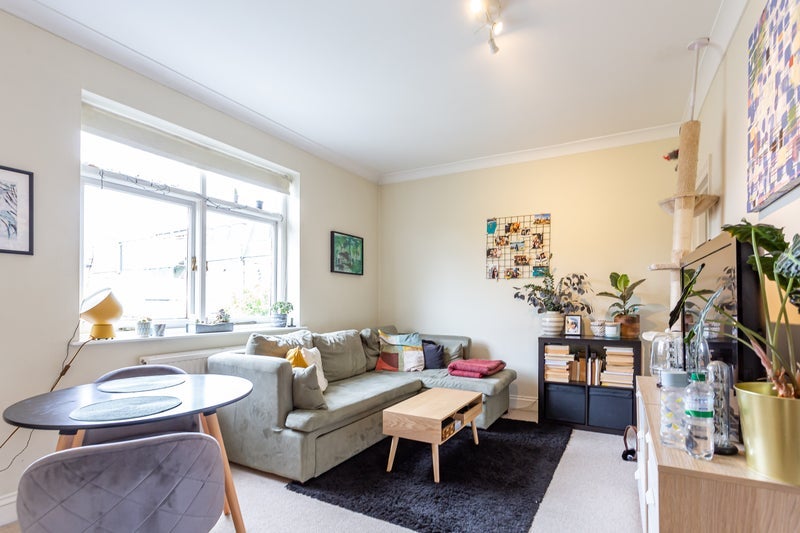 Room Boscombe Road in Greater London