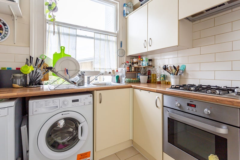 Room Boscombe Road in Greater London