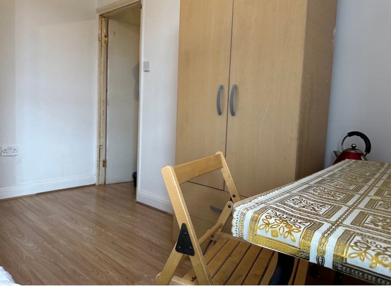 Room Selsdon Road in Greater London