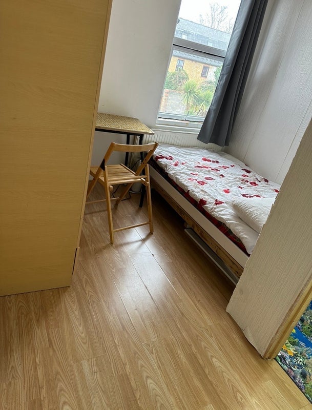 Room Selsdon Road in Greater London