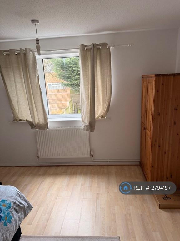 Room Findern Court in Mansfield Woodhouse