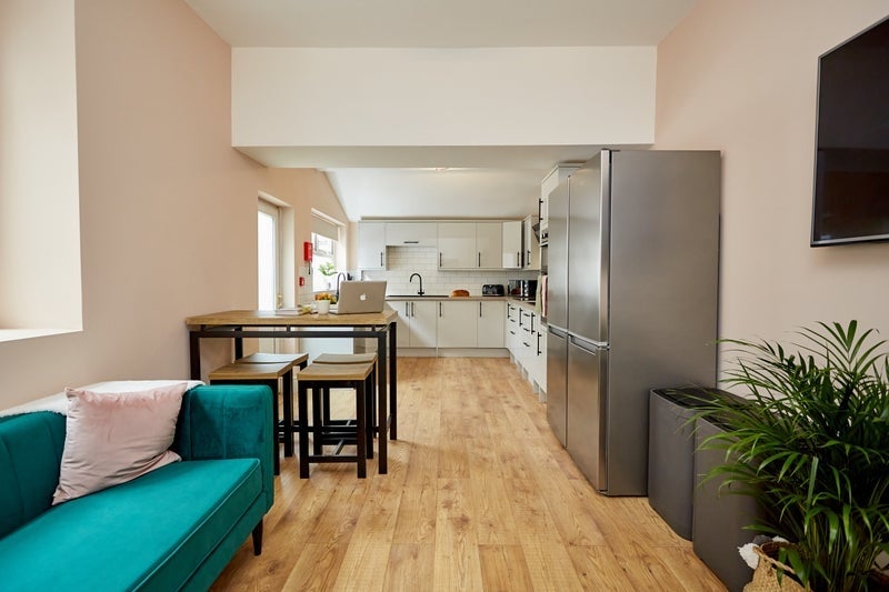 Room Grange Road West in Birkenhead