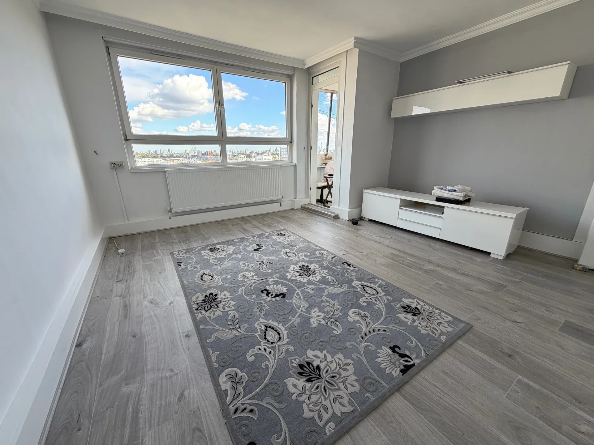 Flat Endeavour Square in Greater London