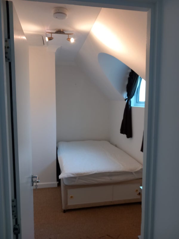 Room Roding Mews in Greater London