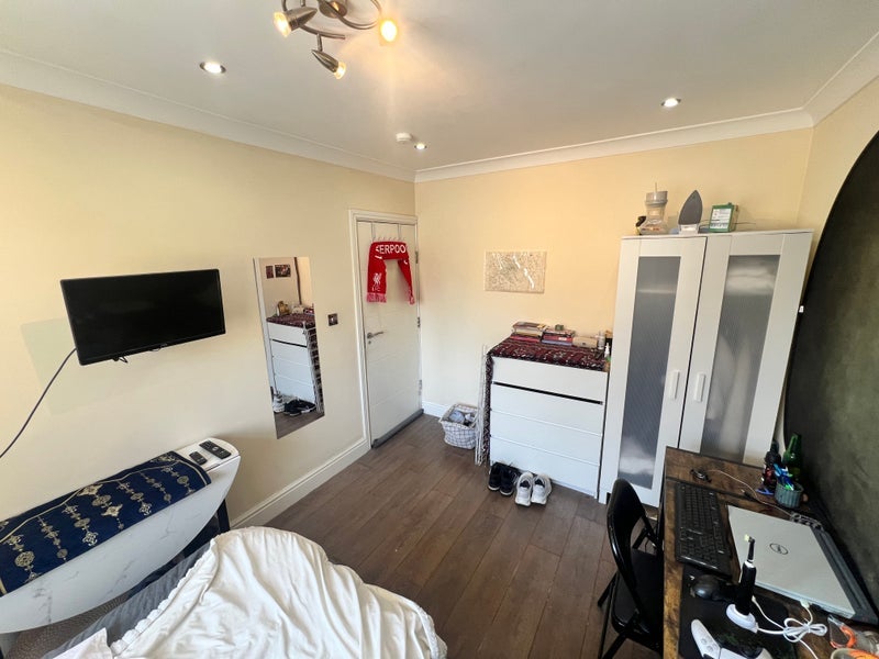 Room Upper Park Road in Greater London