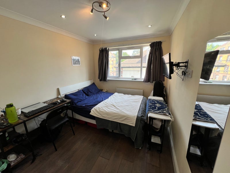 Room Upper Park Road in Greater London