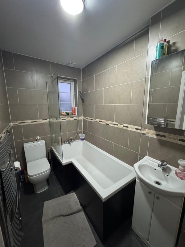 Room Upper Park Road in Greater London