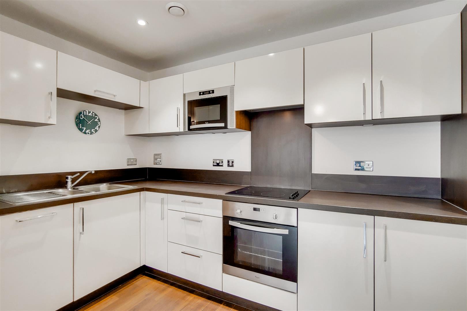 Flat Cornmill Lane in Greater London