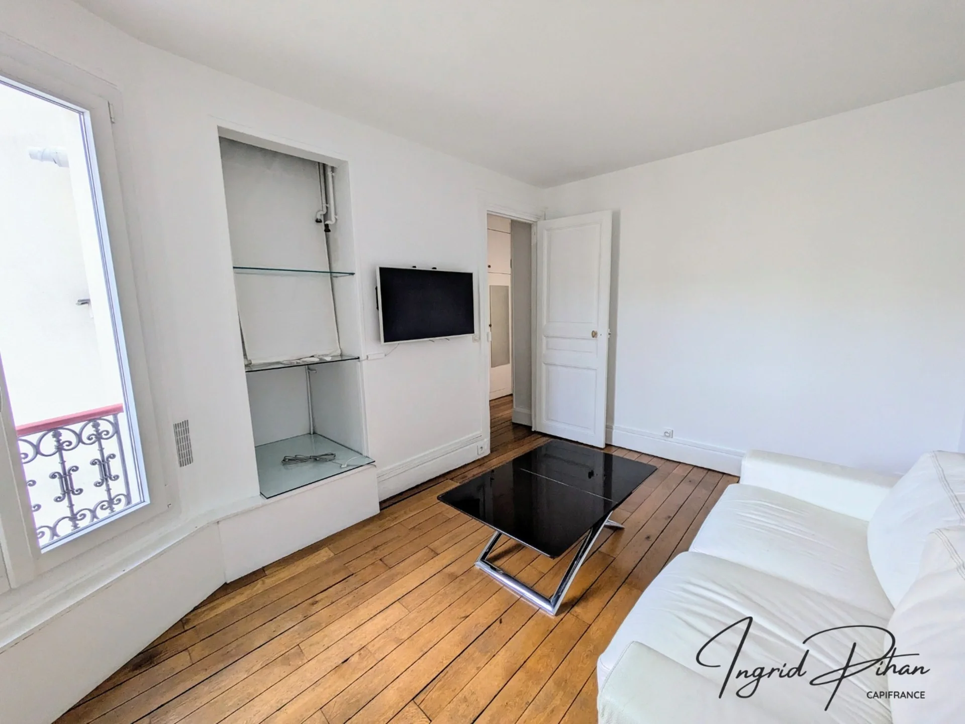 Flat Rue Henry Monnier in Paris