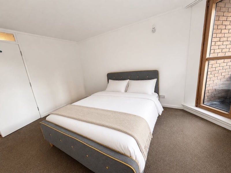 Flat Cheyne Pier in Greater London