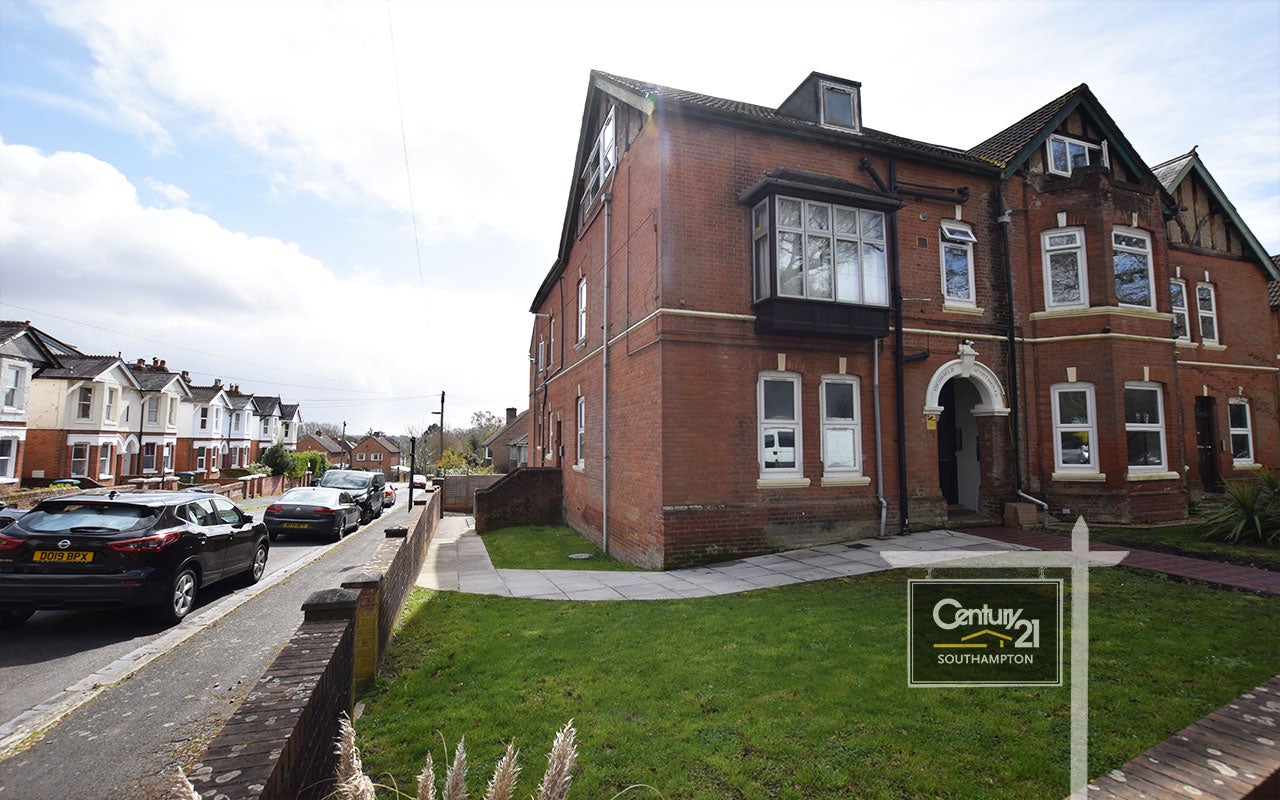 Flat Furzedown Road in Southampton