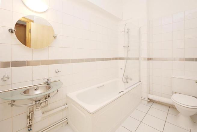 Flat Wheatfield Way in Greater London