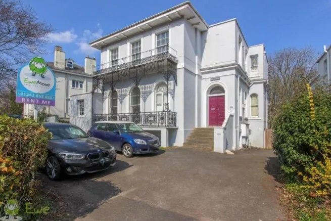 Flat Saint Georges Road in Cheltenham