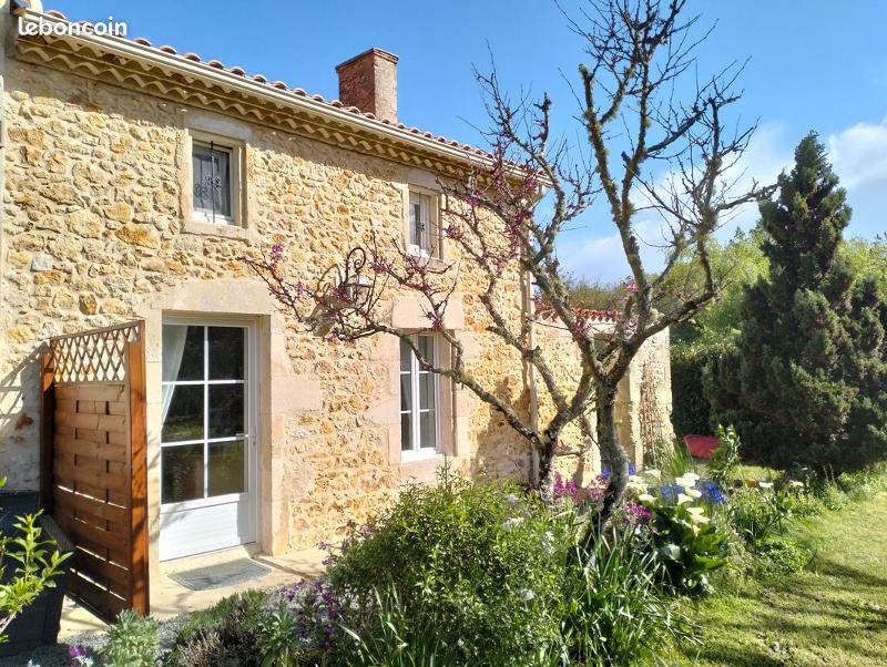 House Rue des Treilles in Libourne