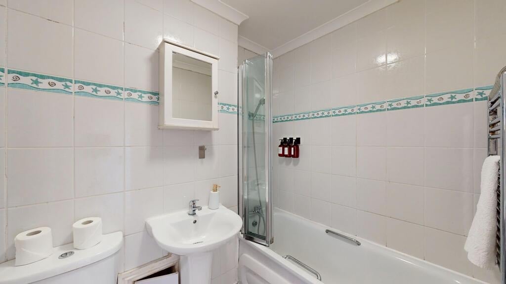 Flat Halliford Street in Greater London