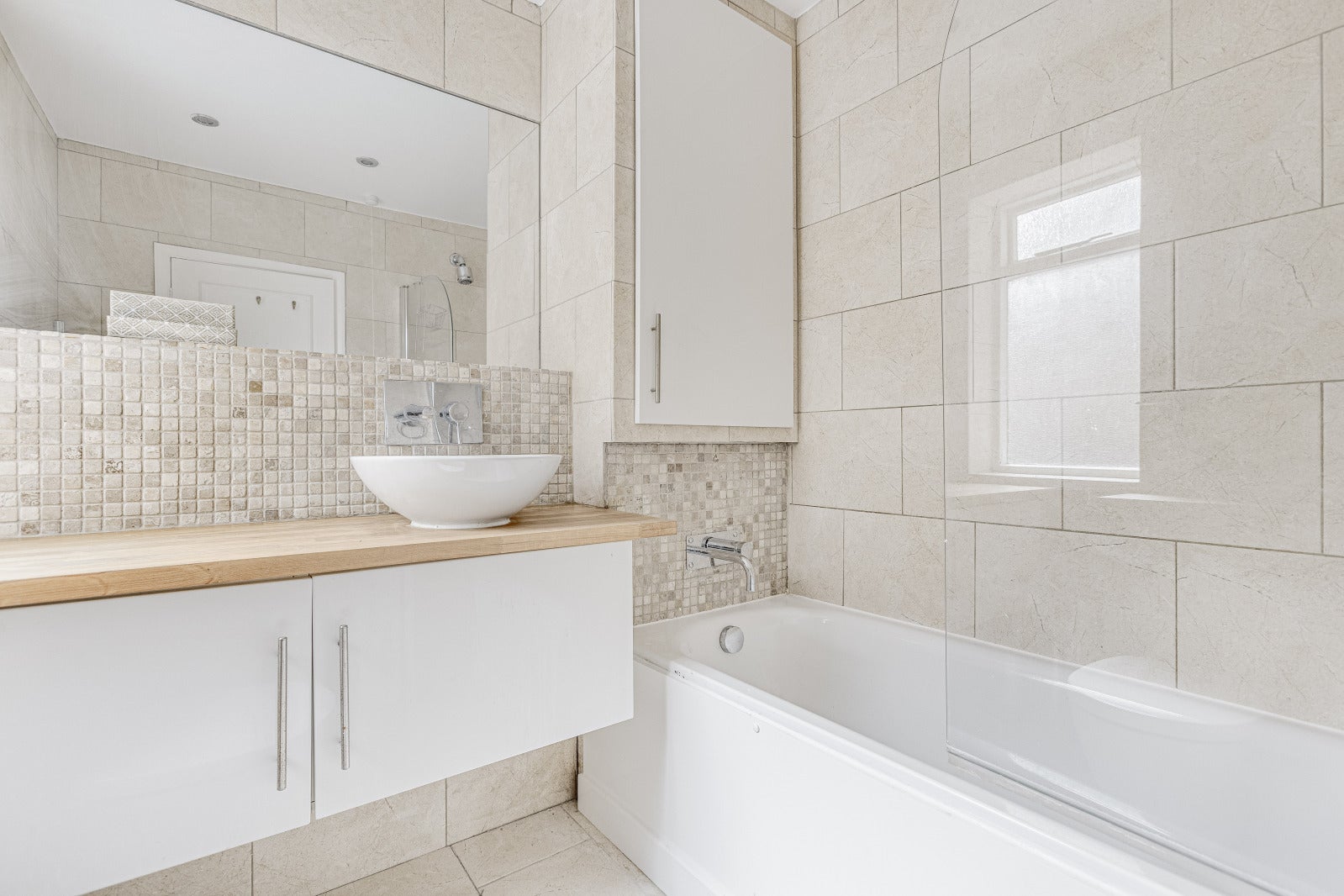 Flat Oxberry Avenue in Greater London