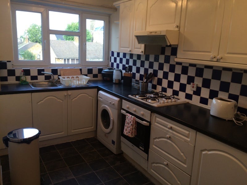 Room Clarence Road in Greater London