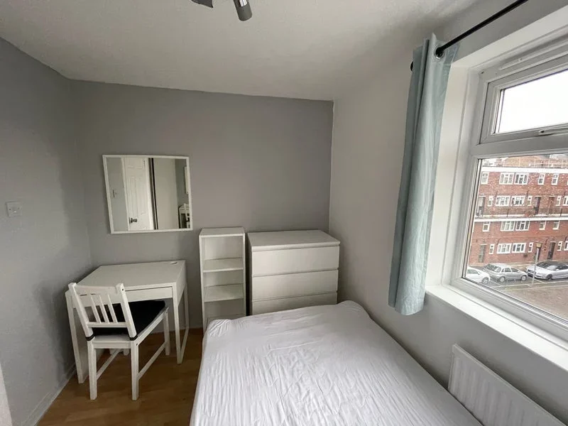 Room Clarence Road in Greater London