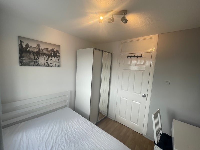 Room Clarence Road in Greater London