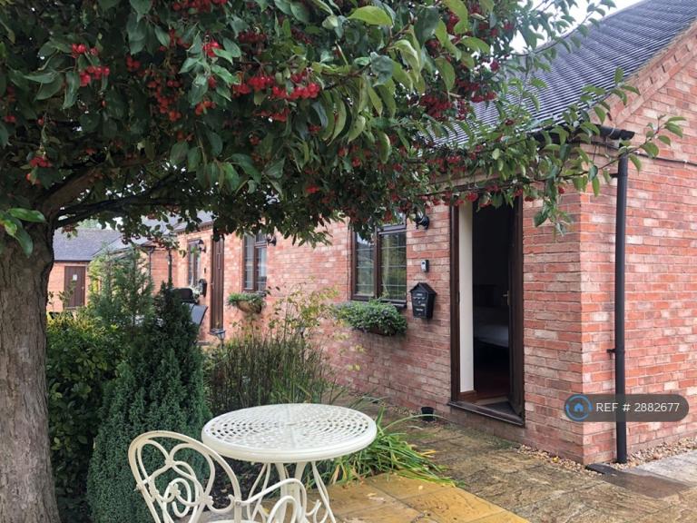 Flat Cadeby Lane in Hinckley and Bosworth