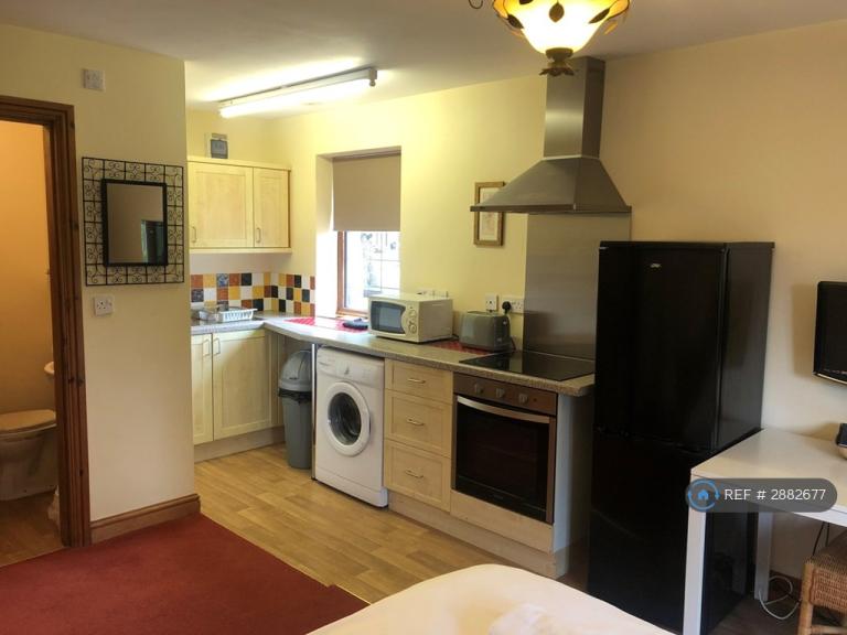 Flat Cadeby Lane in Hinckley and Bosworth