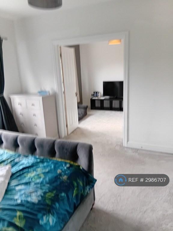 Room Alms Hill Road in Sheffield