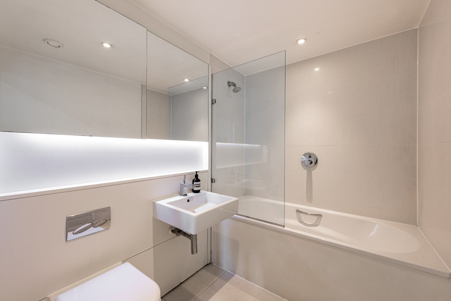 Flat Grafton Square in Greater London
