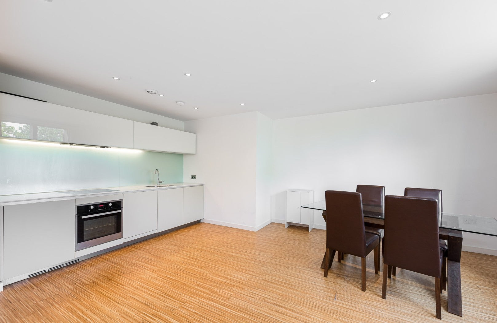 Flat Grafton Square in Greater London