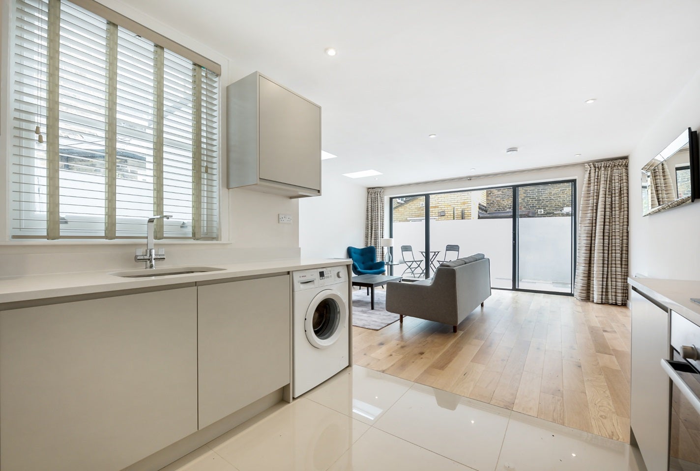 Flat Walcorde Avenue in Greater London