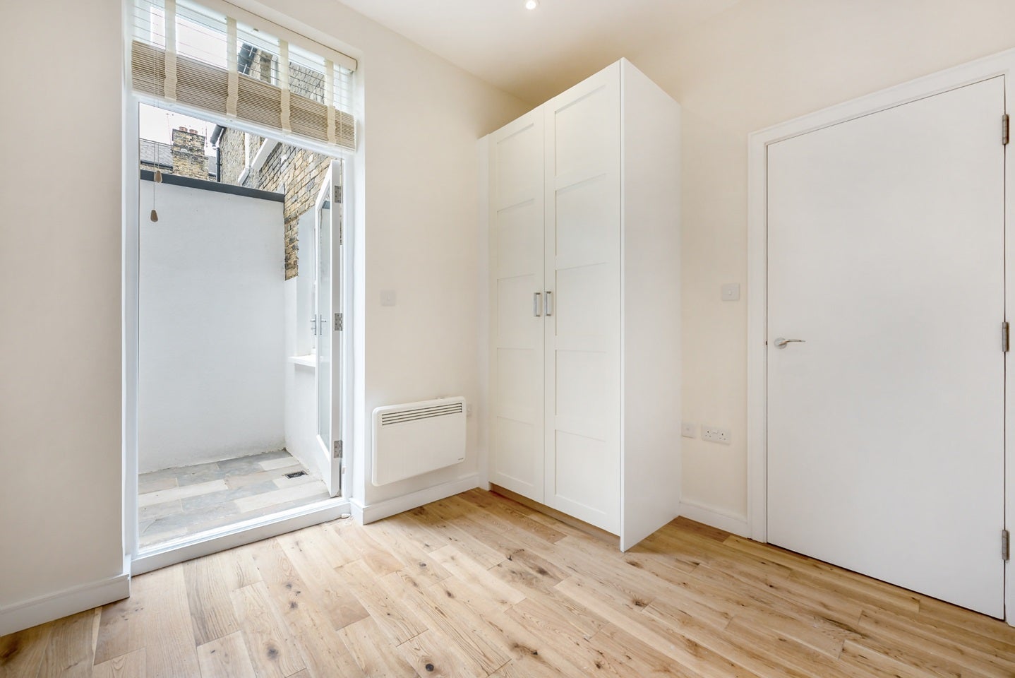 Flat Walcorde Avenue in Greater London