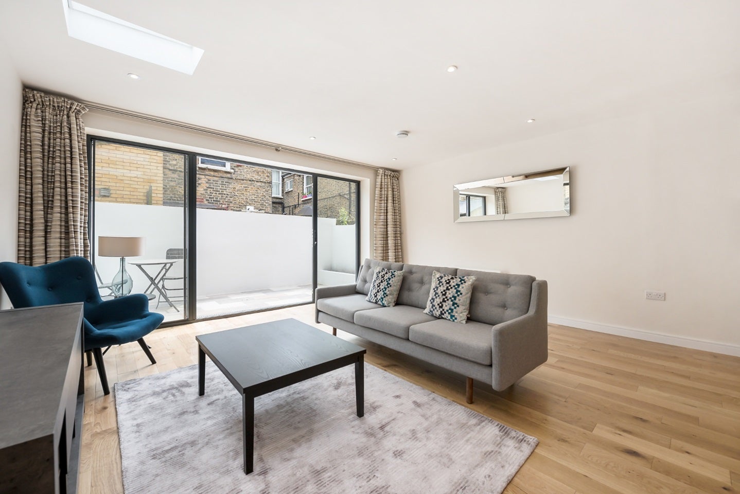 Flat Walcorde Avenue in Greater London