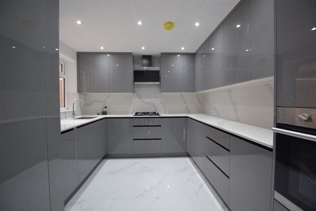 Flat Dove Park in Greater London