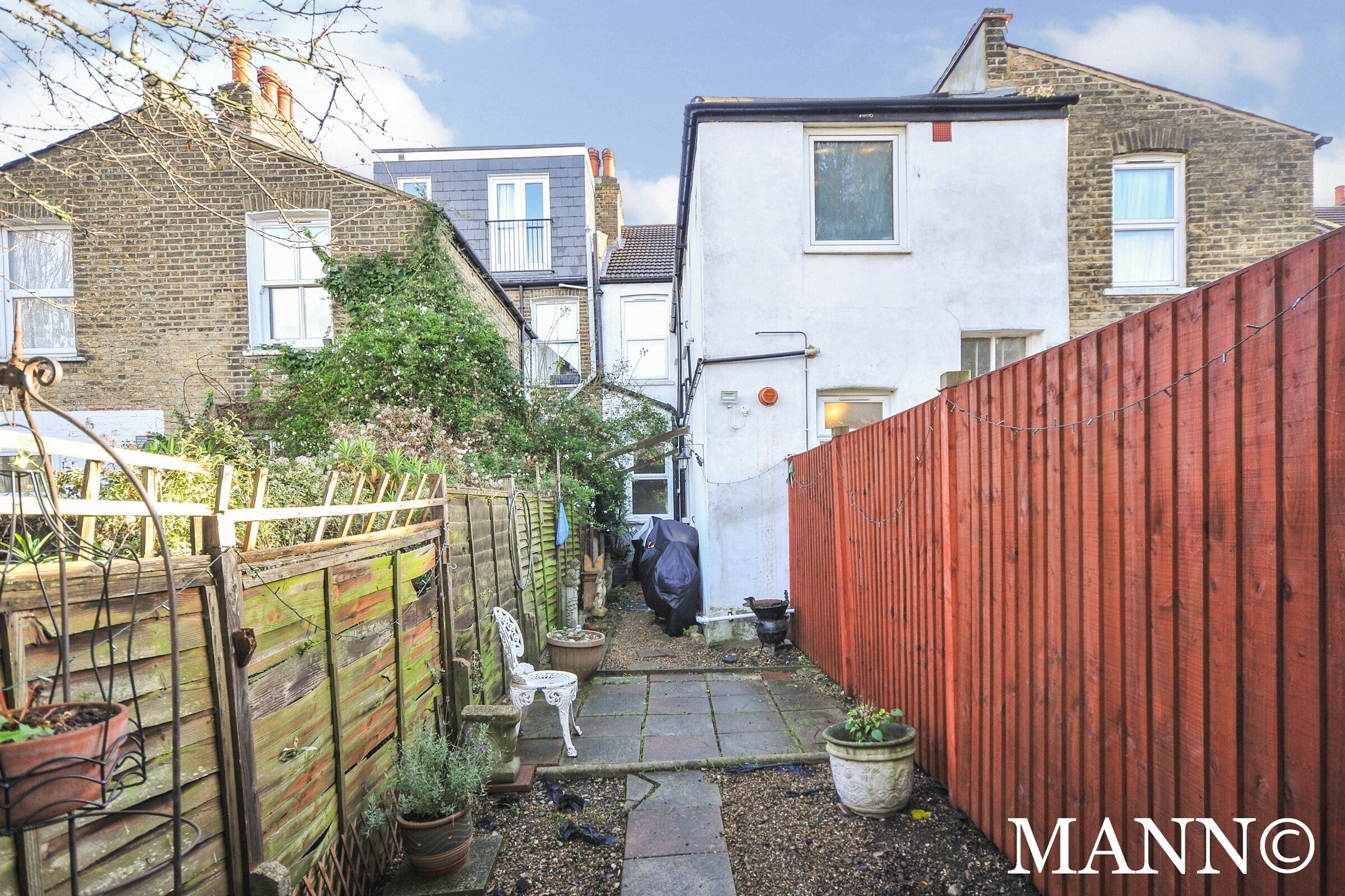 Flat Brookdale Road in Greater London