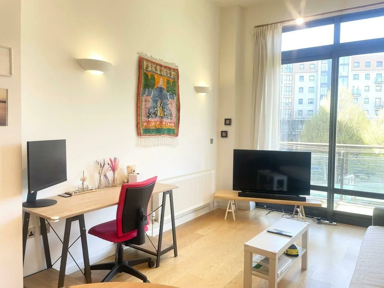 Flat Larden Road in Greater London