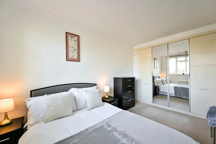 Flat Upper Richmond Road in Greater London