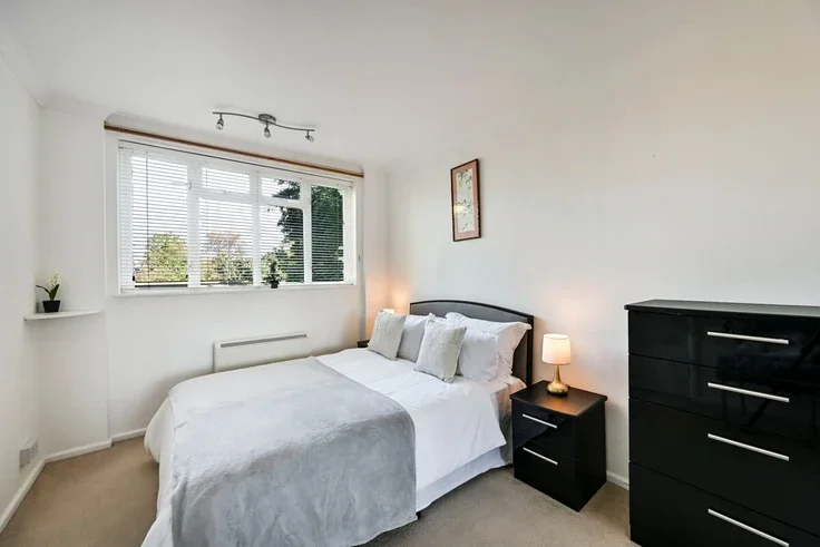 Flat Upper Richmond Road in Greater London