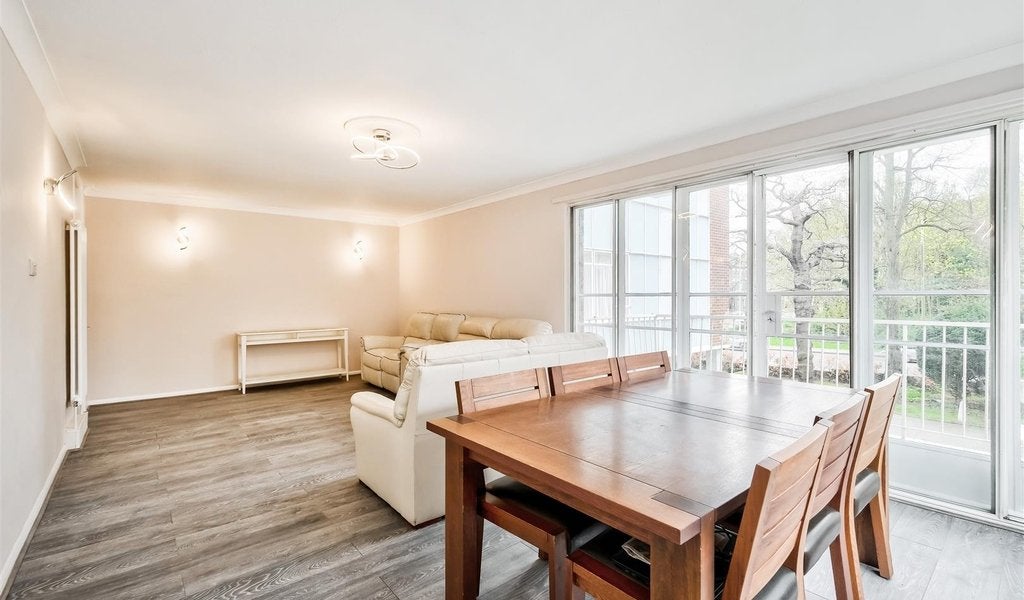Flat Homesdale Close in Greater London