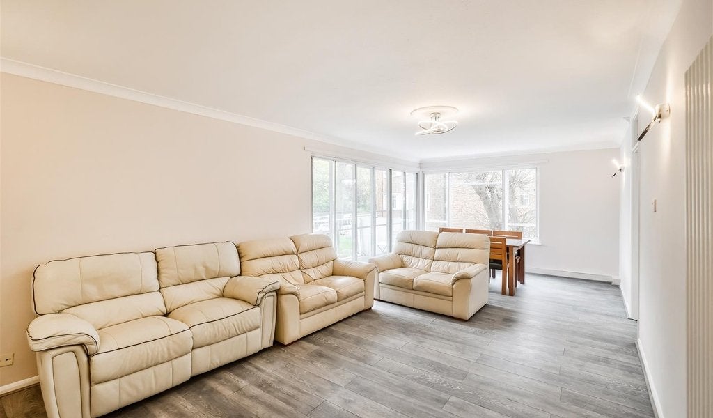 Flat Homesdale Close in Greater London
