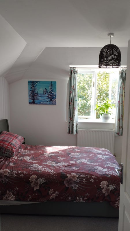 Room Groom Close in Greater London