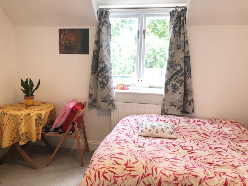 Room Groom Close in Greater London