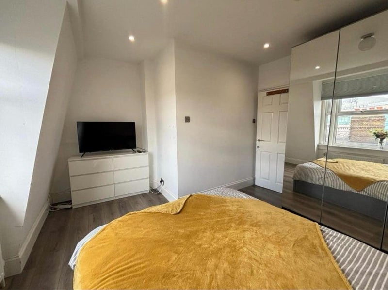Room Uxbridge Road in Greater London
