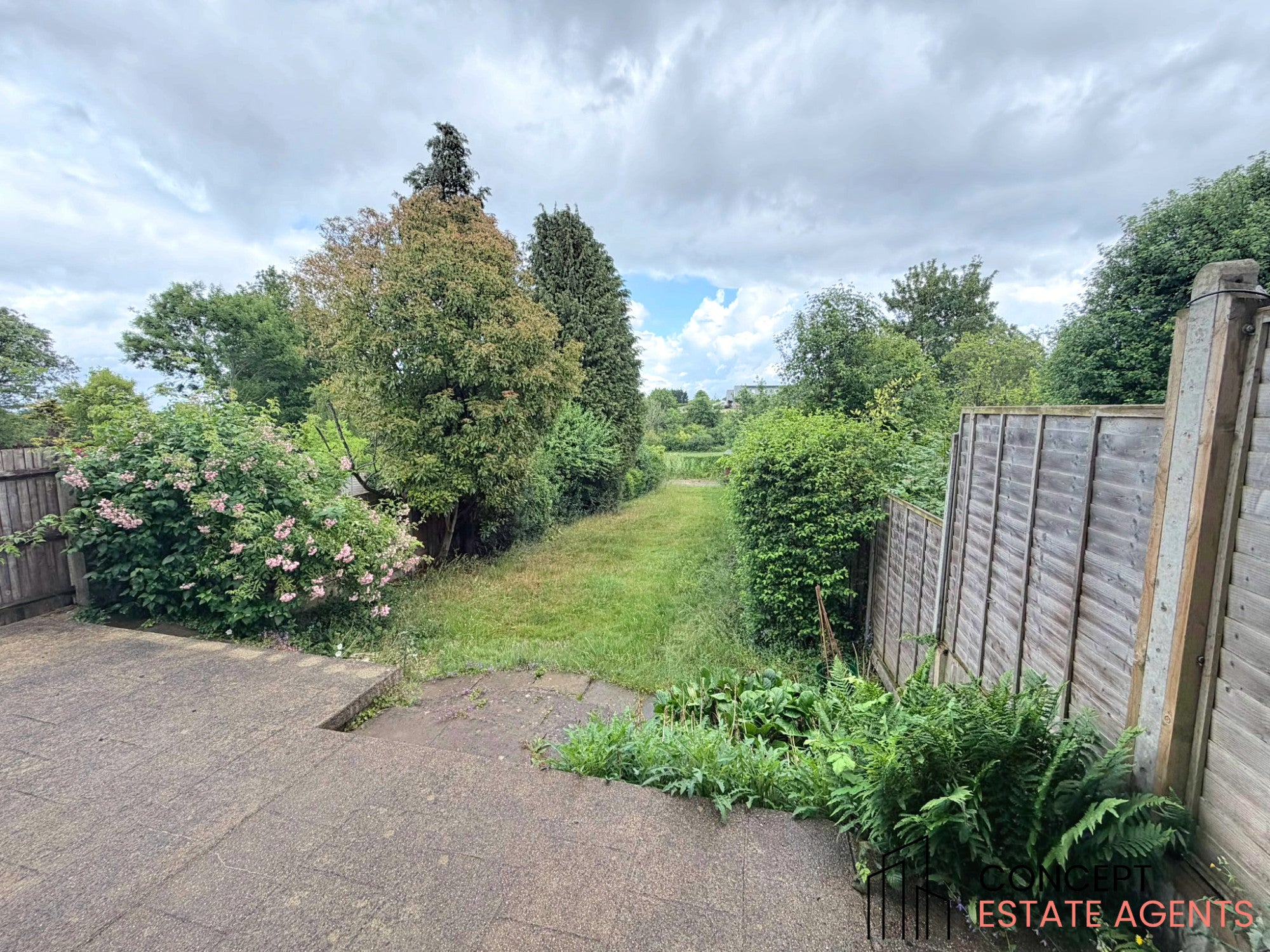 House Downs Way in Epsom and Ewell