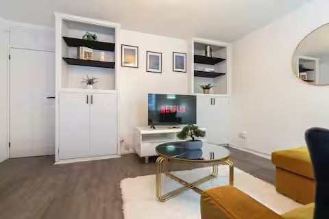 Flat Wyfold Road in Greater London