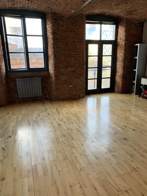 Room River Street in Manchester
