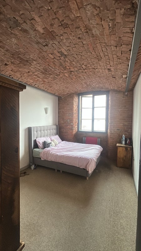 Room River Street in Manchester