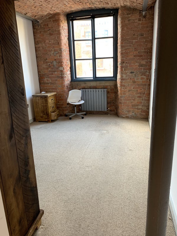 Room River Street in Manchester