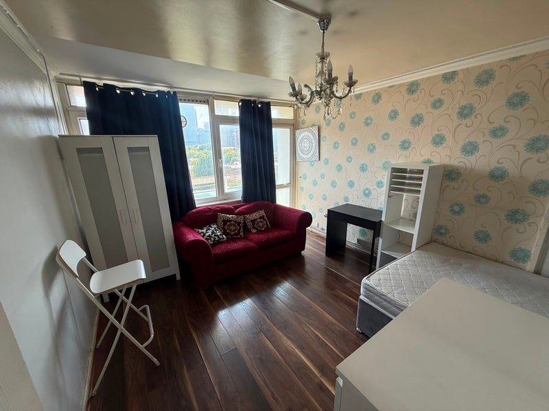 Room Cordelia Street in Greater London