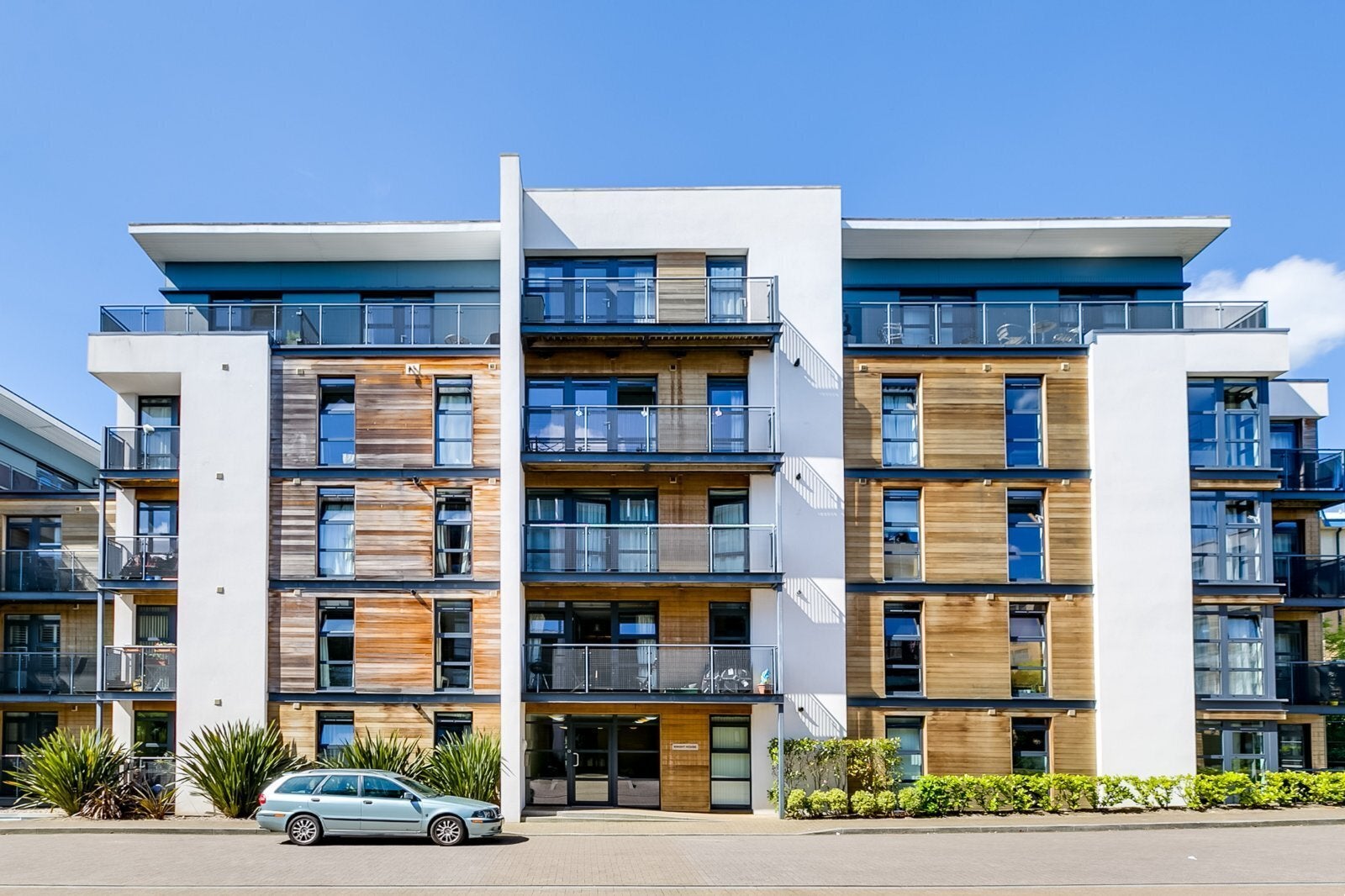 Flat Scott Avenue in Greater London