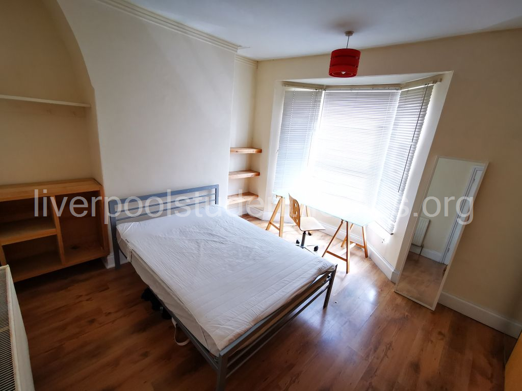 Room Shaw Street in Liverpool