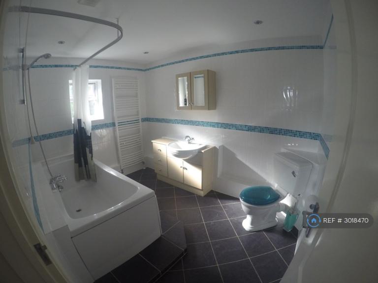 Room Christchurch Road in Borough of Runnymede